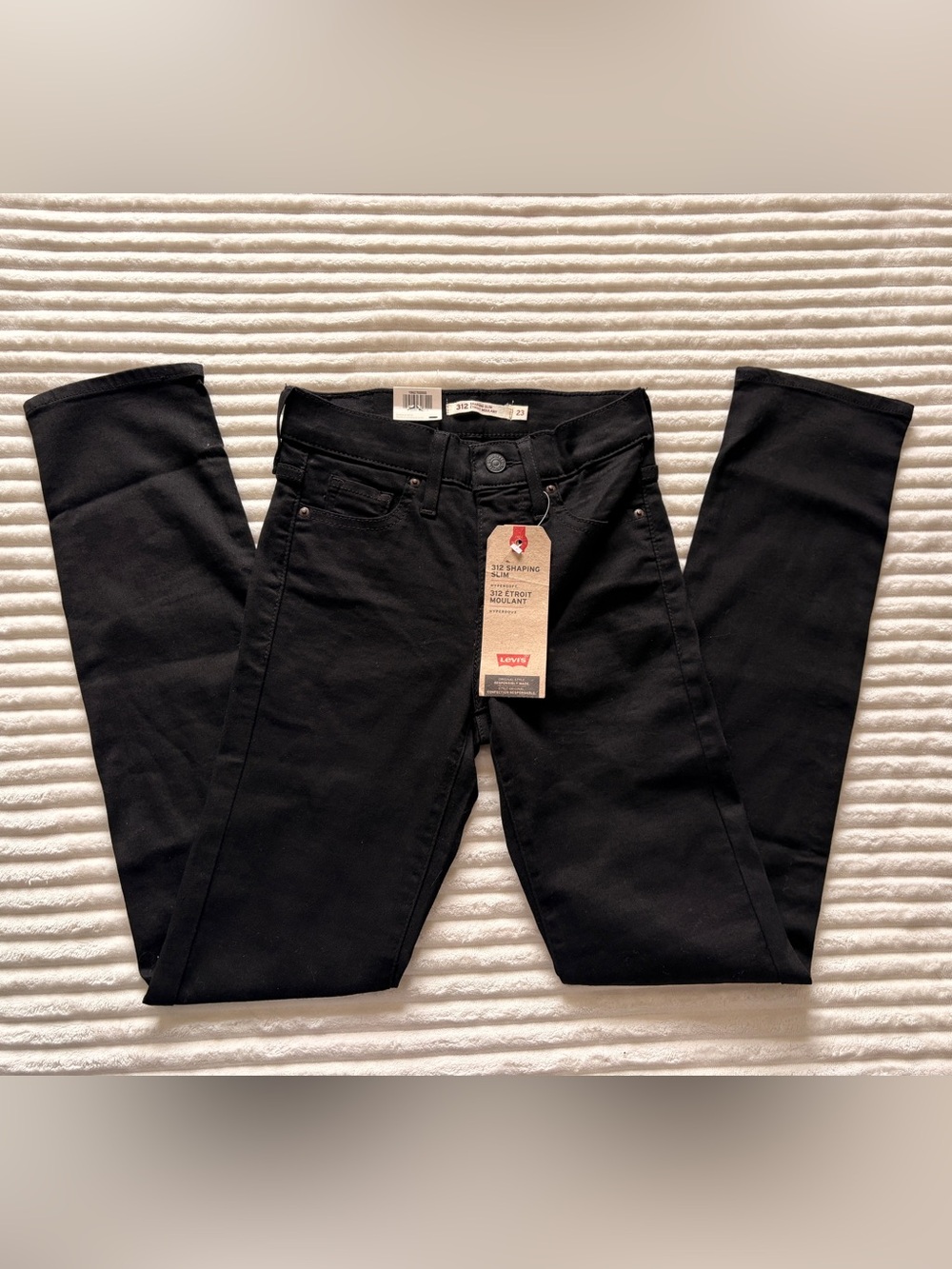Levi's Women's 23x30 NWT Skinny Jeans - Black